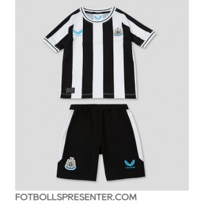 Newcastle United Hemmatröja Barn 2022-23 Kortärmad (+ korta byxor)